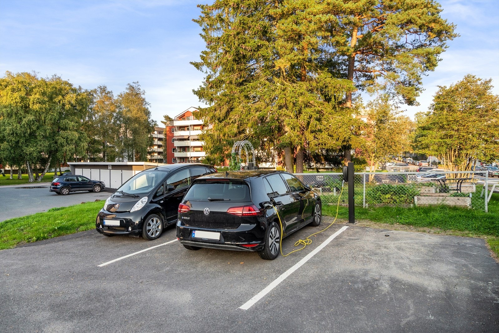 Borettslaget har opprettet ladeplasser for alle beboere. Galleribilde