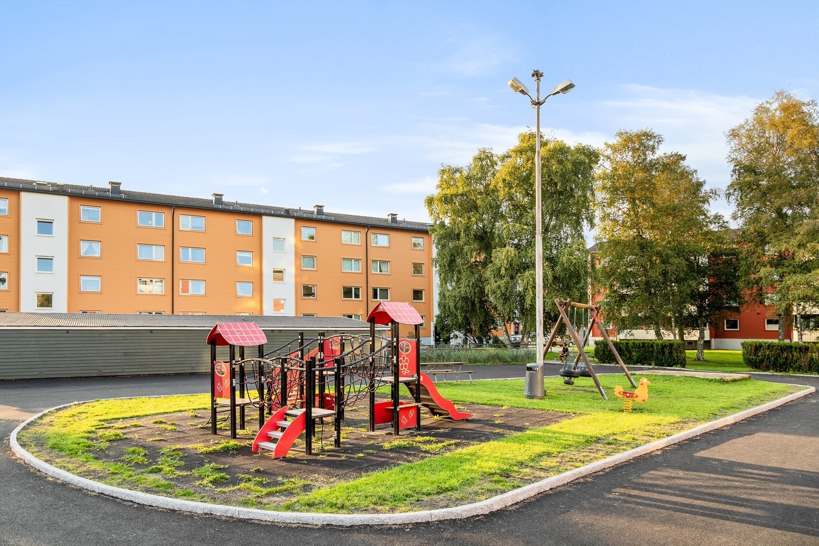 Borettslaget har mange fine fellesområder. I tillegg har beboere tilgang på Fuglemyra kafe som er et hyggelig lokale i Vetlandsveien 73 som kan leies om ønskelig. Galleribilde