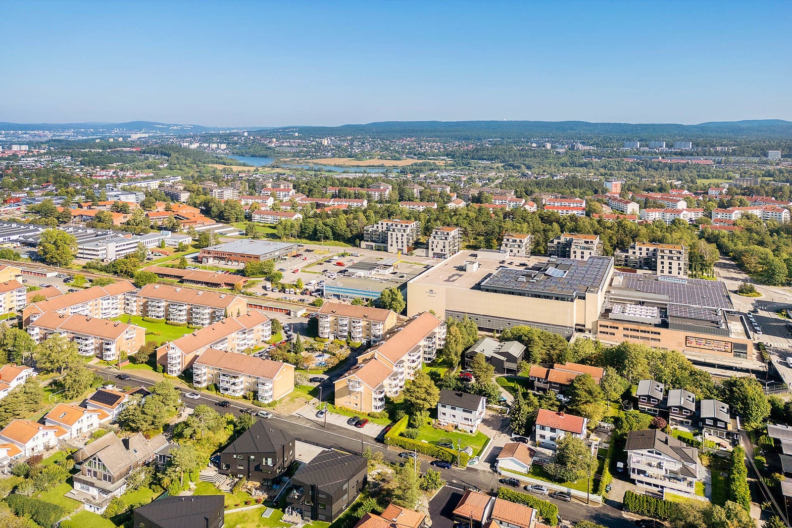 Lambertseter mot Østensjøvannet som også er et flott turområde Galleribilde
