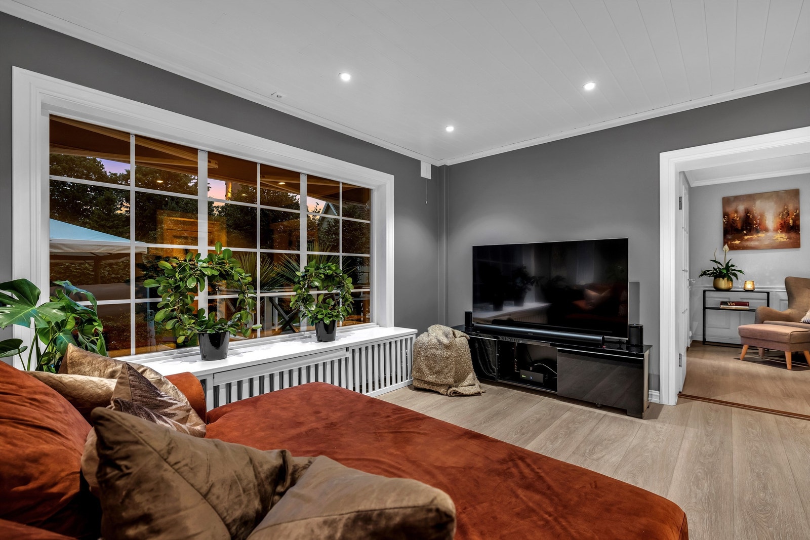 Alle store vinduer og balkongdører ble byttet ut til Natre 3 lags glass med lav ugrad i 2017. Selger merket da stor forskjell på inneklima Galleribilde