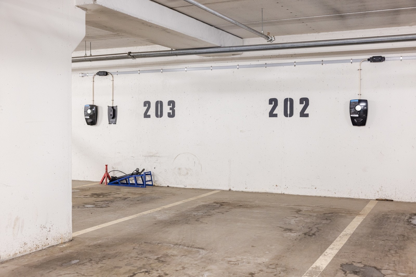 Medfølger garasjeplass med lader. Galleribilde