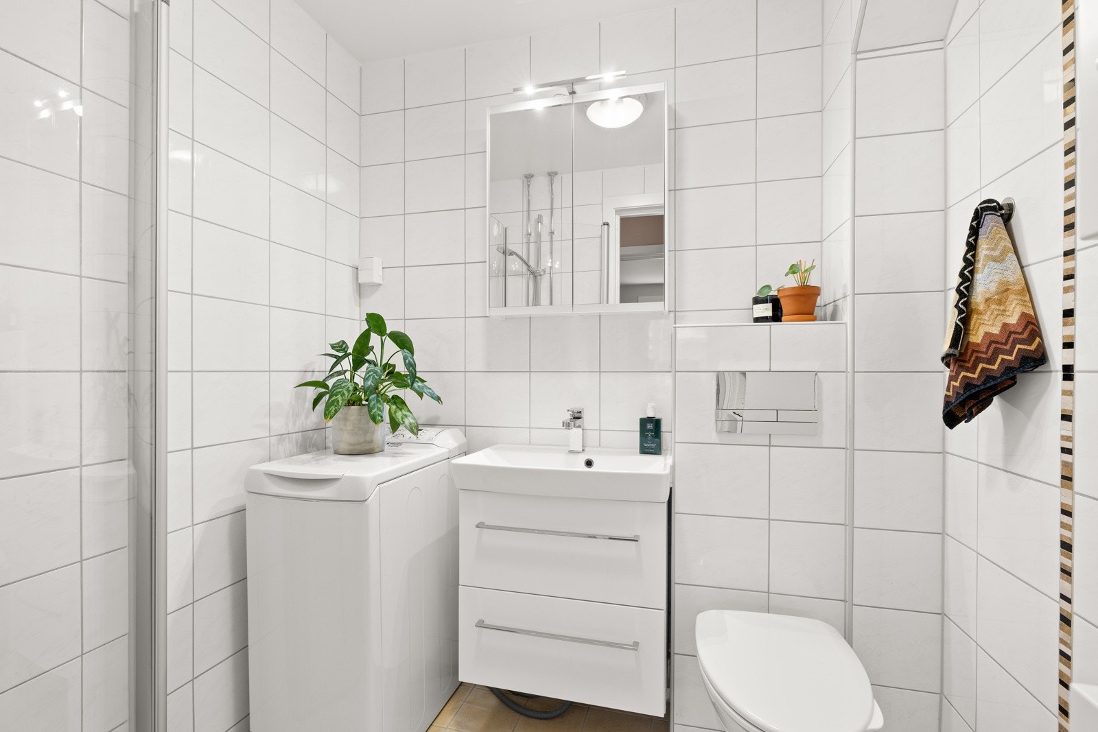 Pent baderom som ble oppusset i regi av borettslaget i 2011. Galleribilde