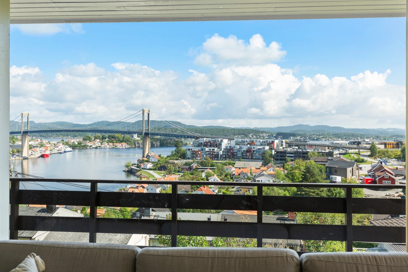 Meglerhuset Telemark v/ Thomas Valderhaug har gleden av å vise frem Krabberødstrand terrasse 8A. Galleribilde