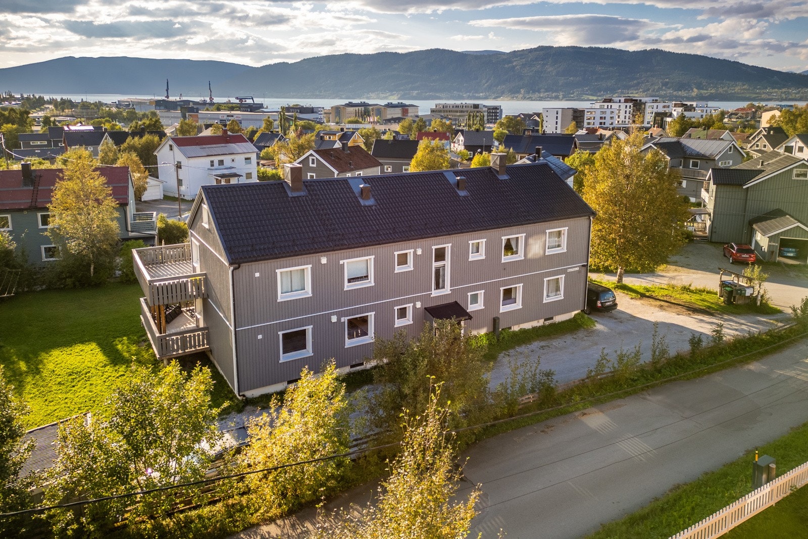 Boligen har en attraktiv beliggenhet med kort vei til alt byen har å by på Galleribilde