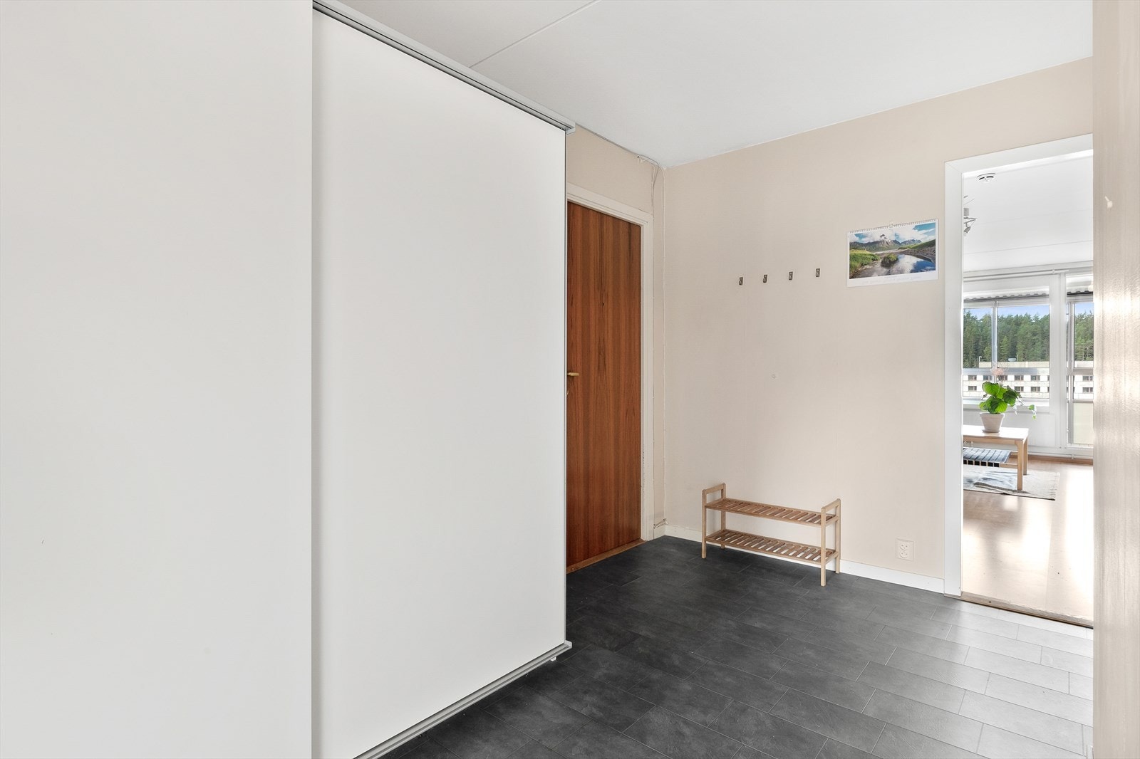 Inngangsparti med innebygget garderobe Galleribilde