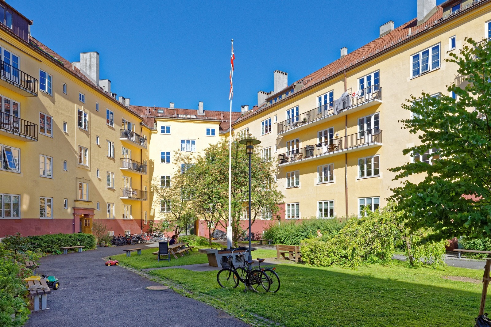 Meget attraktiv beliggenhet i populær gård på Vøyenvollen! Galleribilde