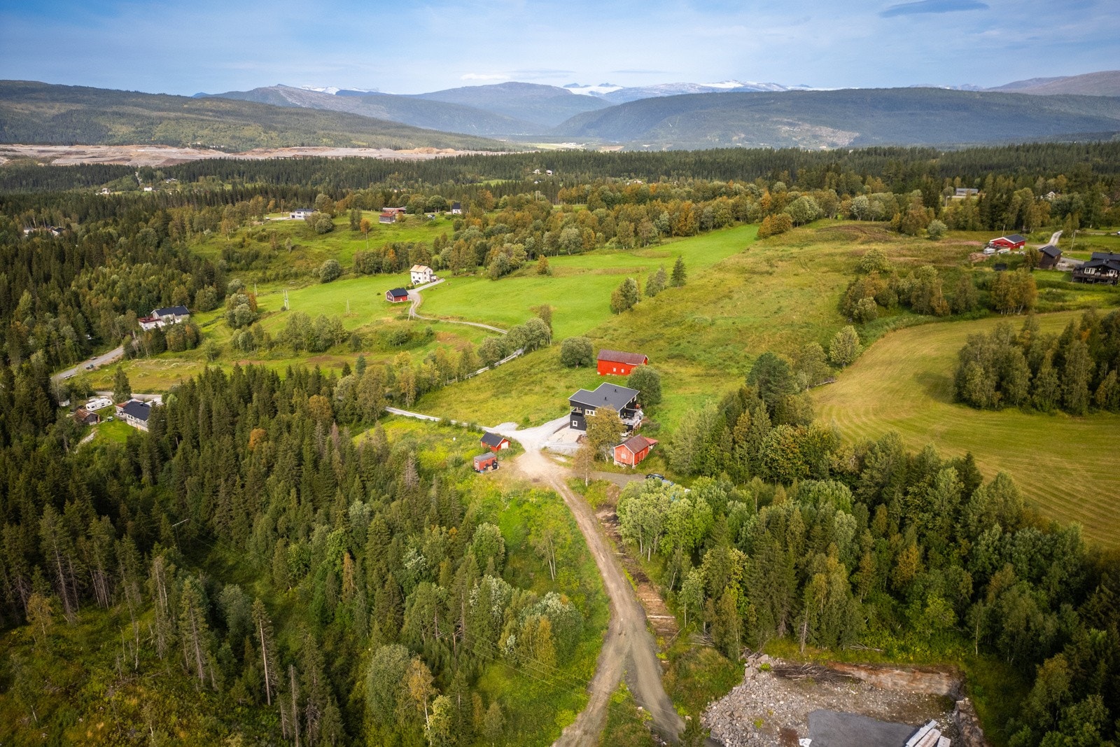 Denne eiendommen må kunne betegnes som en sjelden anledning, ikke la muligheten gå fra deg - Velkommen til hyggelig visning! Galleribilde
