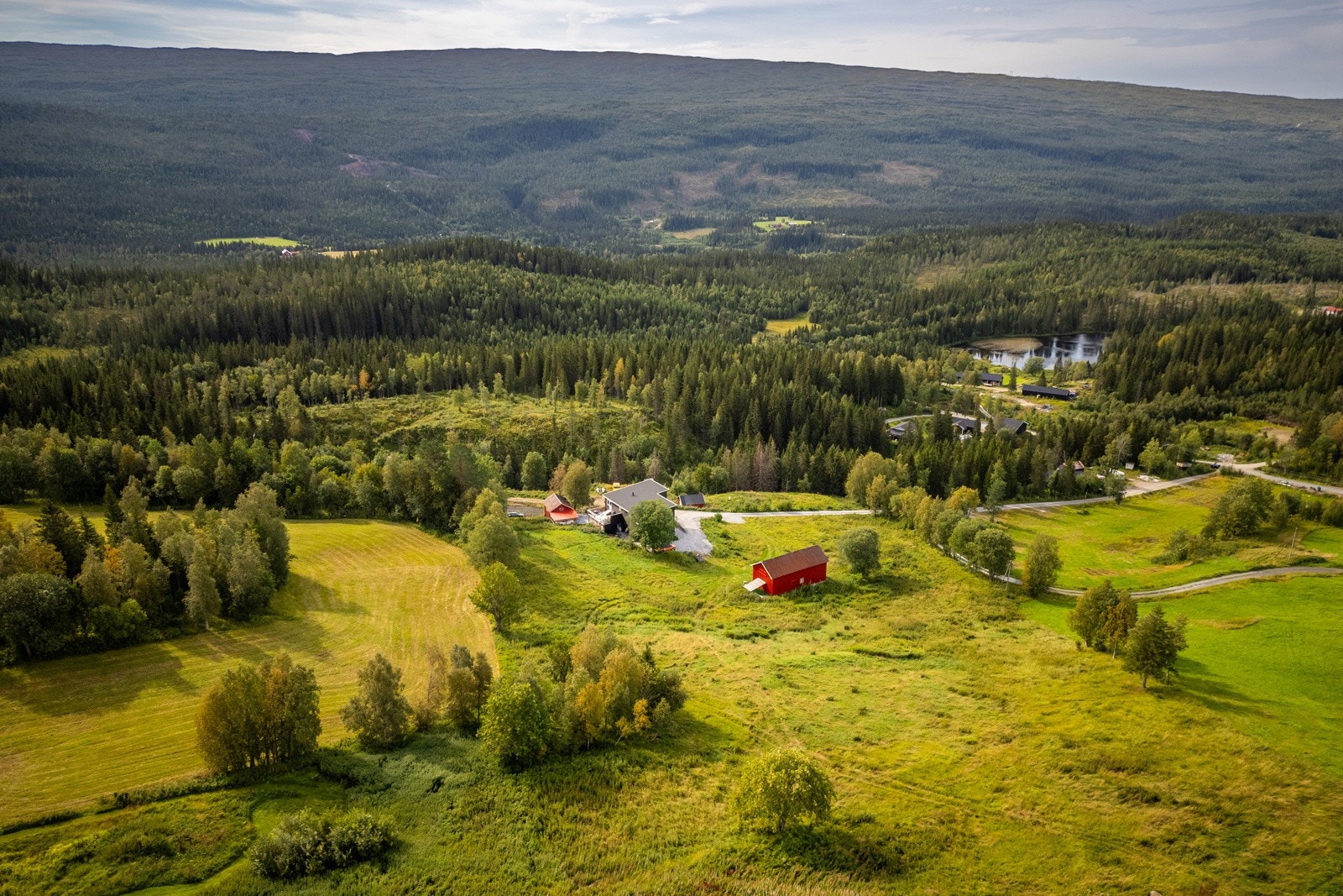 For deg som setter pris på friluftsliv og god boltreplass, vil denne eiendommen være en drøm som går i oppfyllelse. Galleribilde