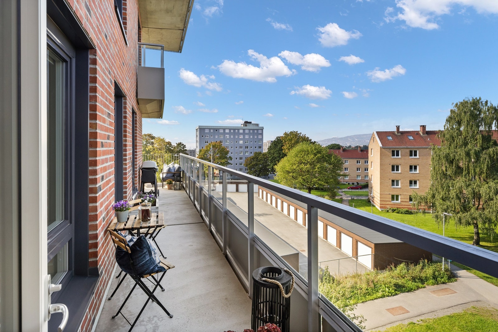 Her har du god plass til terrassemøbler, grill og beplantninger. Galleribilde