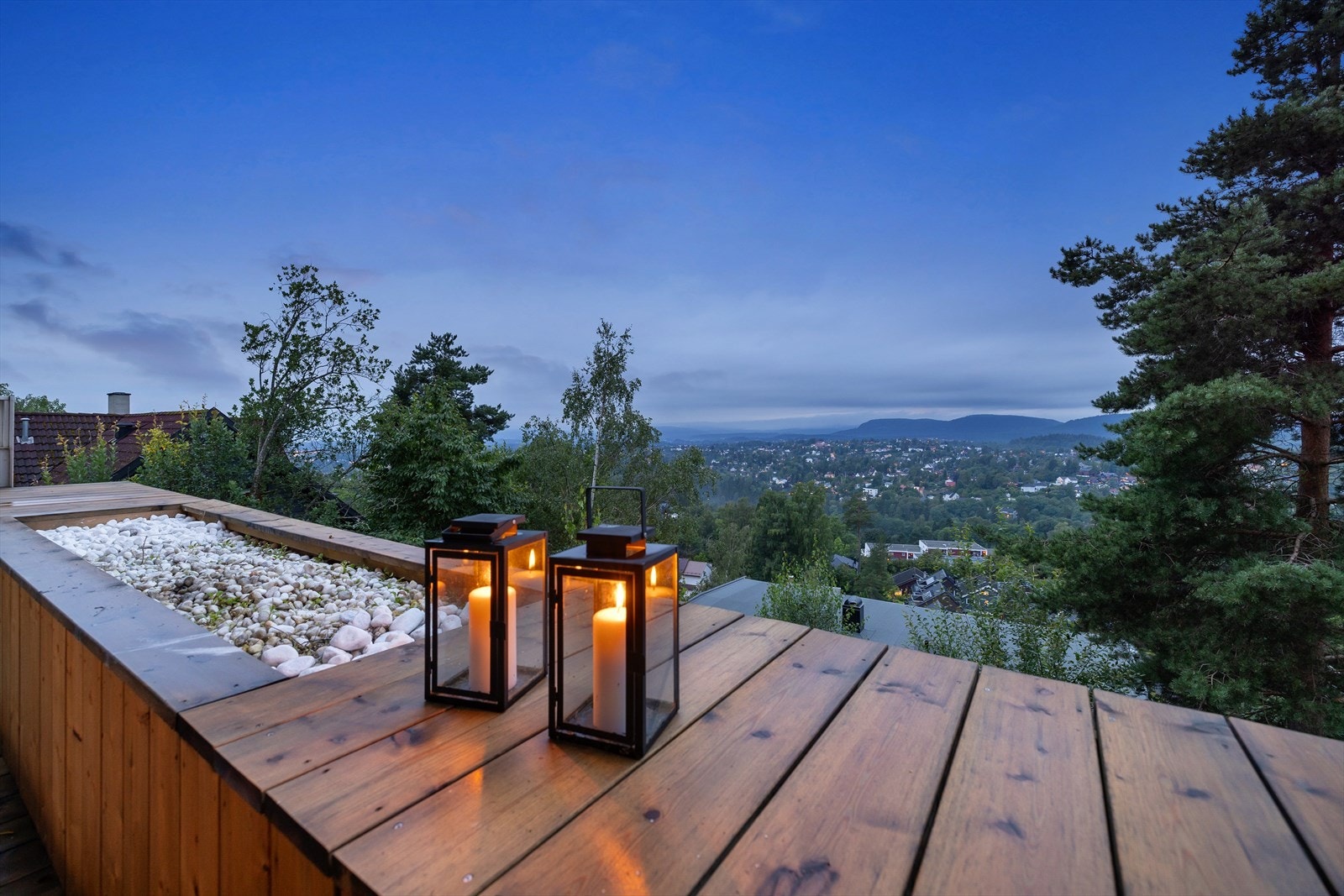 Fra terrassen har du fantastisk utsikt mot Asker og Bærum Galleribilde