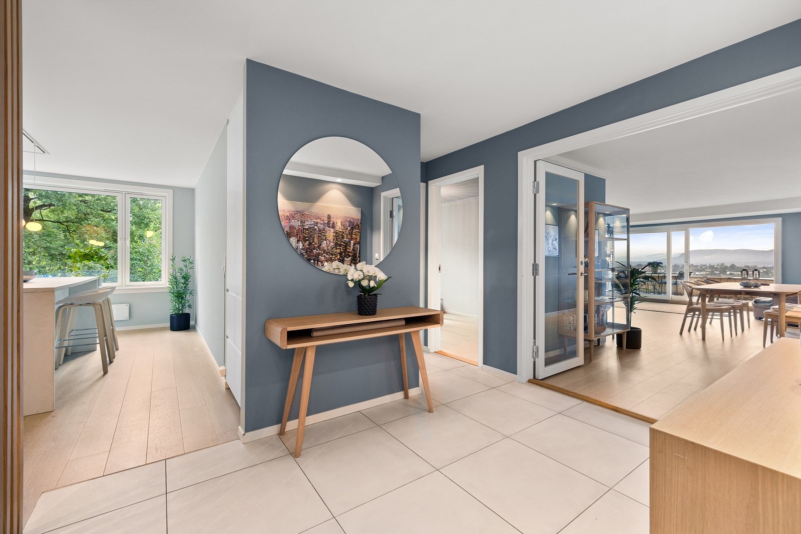 Godt med naturlig lysinnslipp fra alle kanter Galleribilde