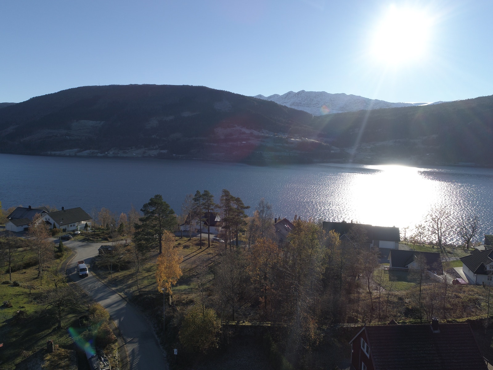 Løkja er eit flott kommunalt felt med leikeplass plassert midt i området Galleribilde