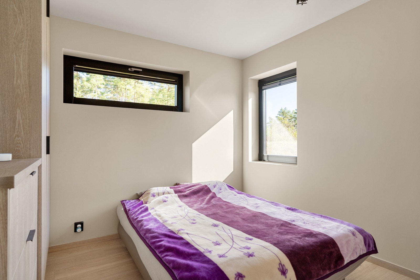 Boligen har 3 soverom, alle med garderobe i samme utførelse Galleribilde