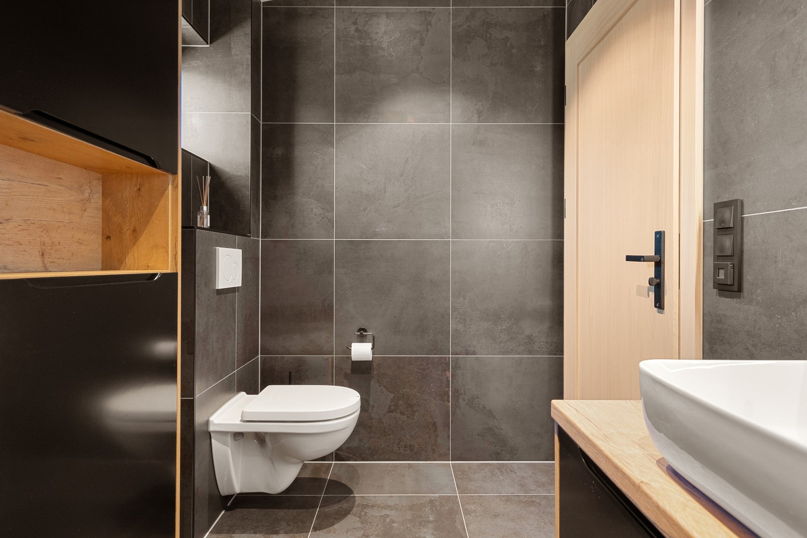 Badet i 2.etasje er lekkert innredet. Galleribilde