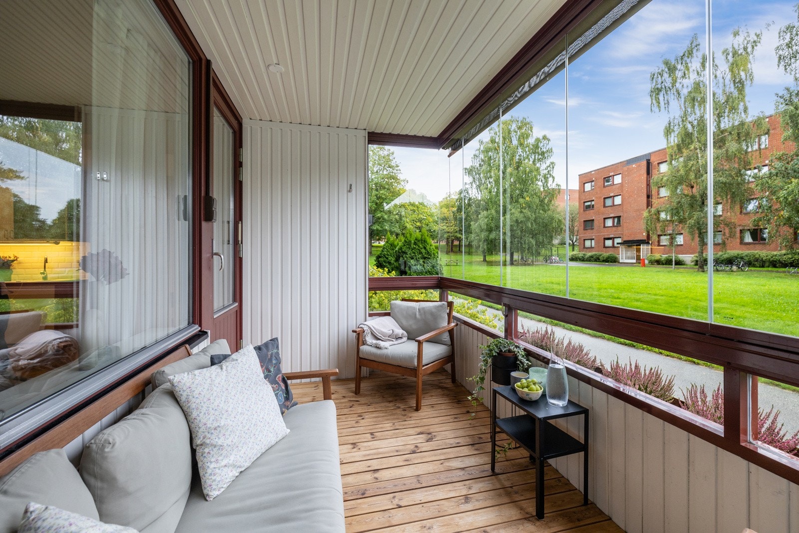 Det er mulig å dra glasset til side dersom man ønsker det. Galleribilde