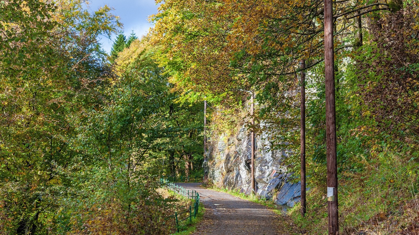 Boligen ligger få minutter fra Fjellveien og uante turmuligheter i byfjellene. Galleribilde