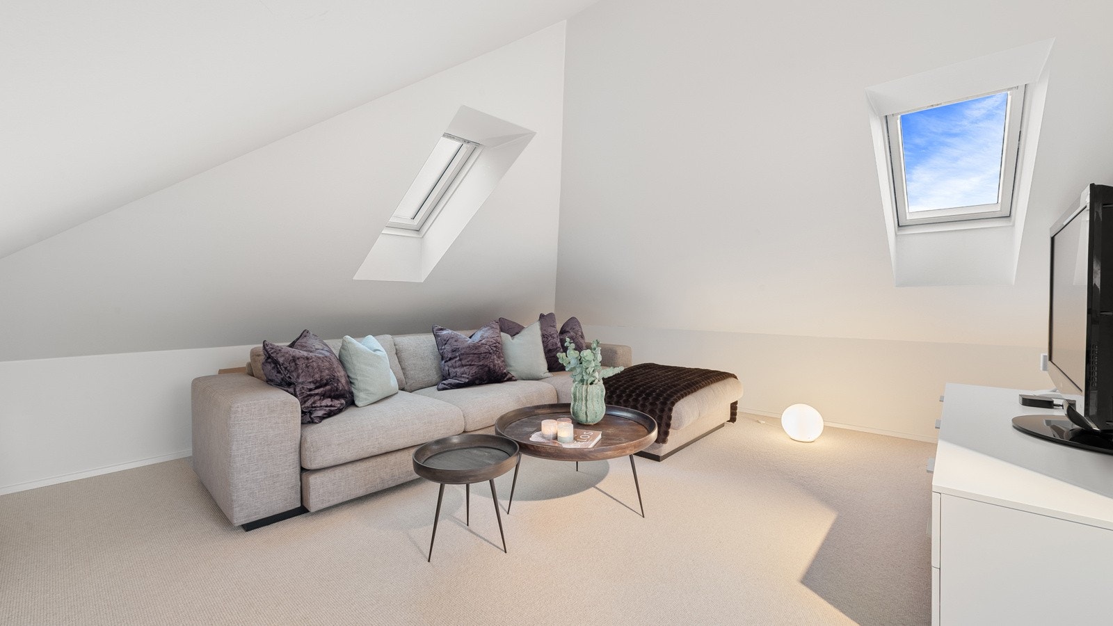 Loftstue som er perfekt for barna/ungdommen for gaming, filmkvelder eller spillkvelder. Galleribilde