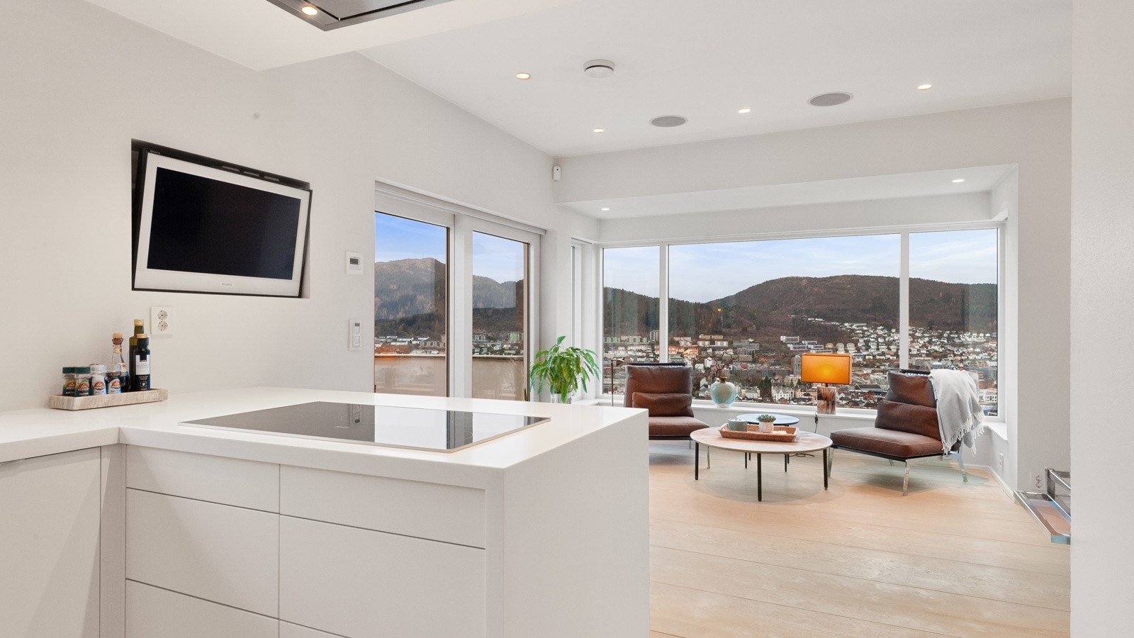 Det er tv-uttak på kjøkken, i dagligstue samt alle soverom. Galleribilde