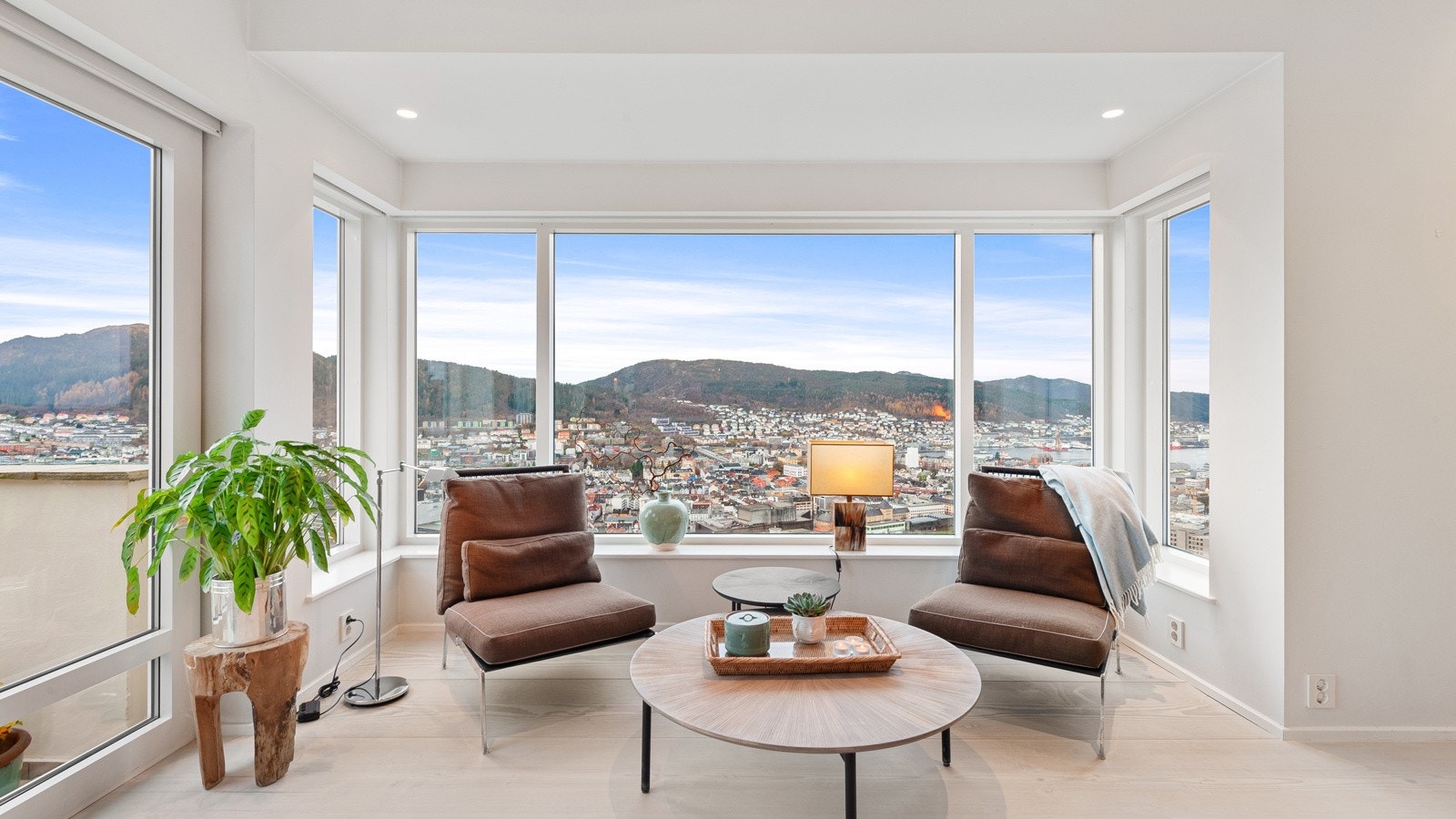 Fantastisk karnapp i tilknytning til kjøkken og spisestue. Galleribilde