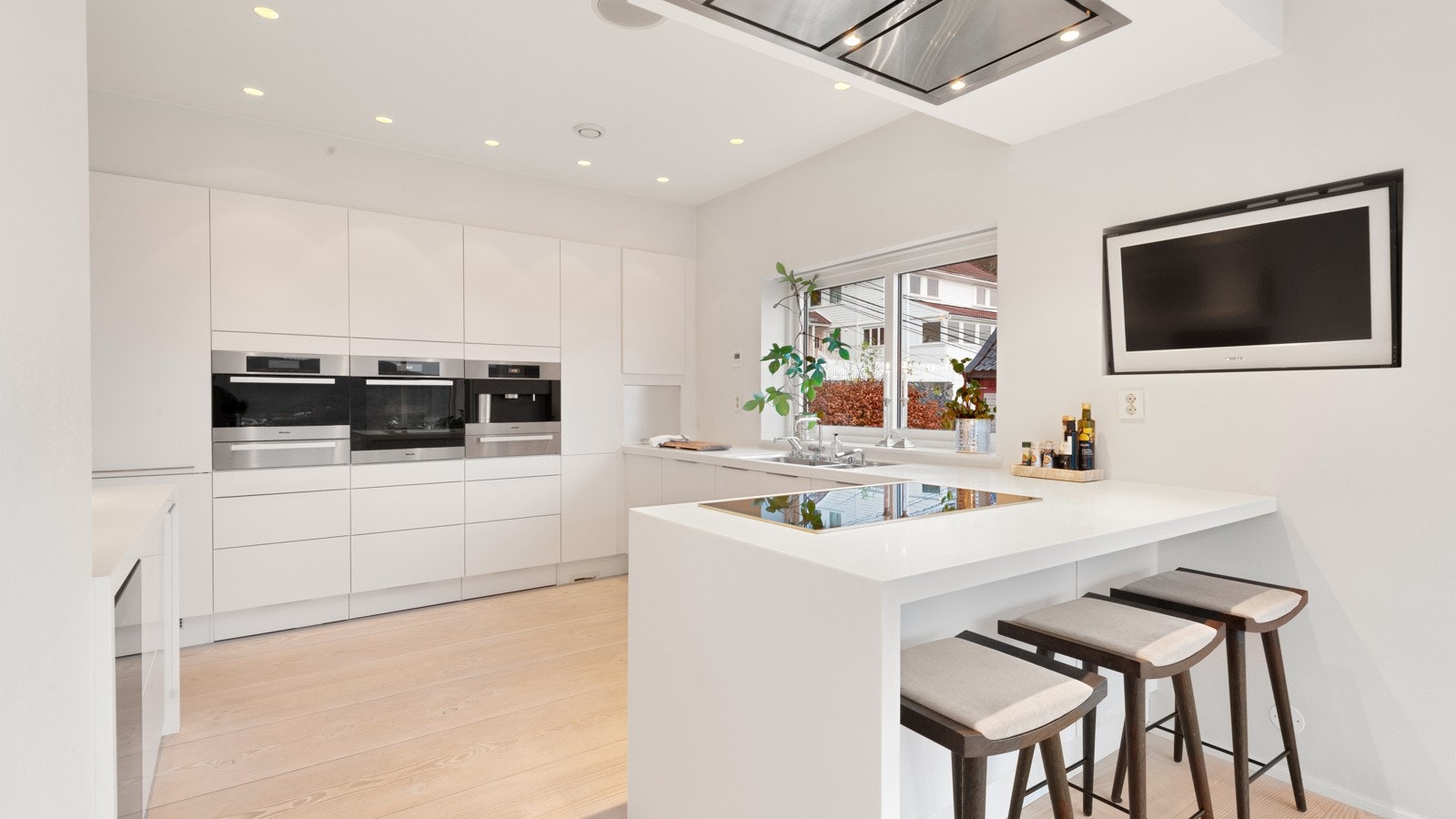 Dette er et topp utstyrt og særdeles godt organisert Sigdal kjøkken med de beste kvaliteter og masse skap- og benkeplass. Galleribilde