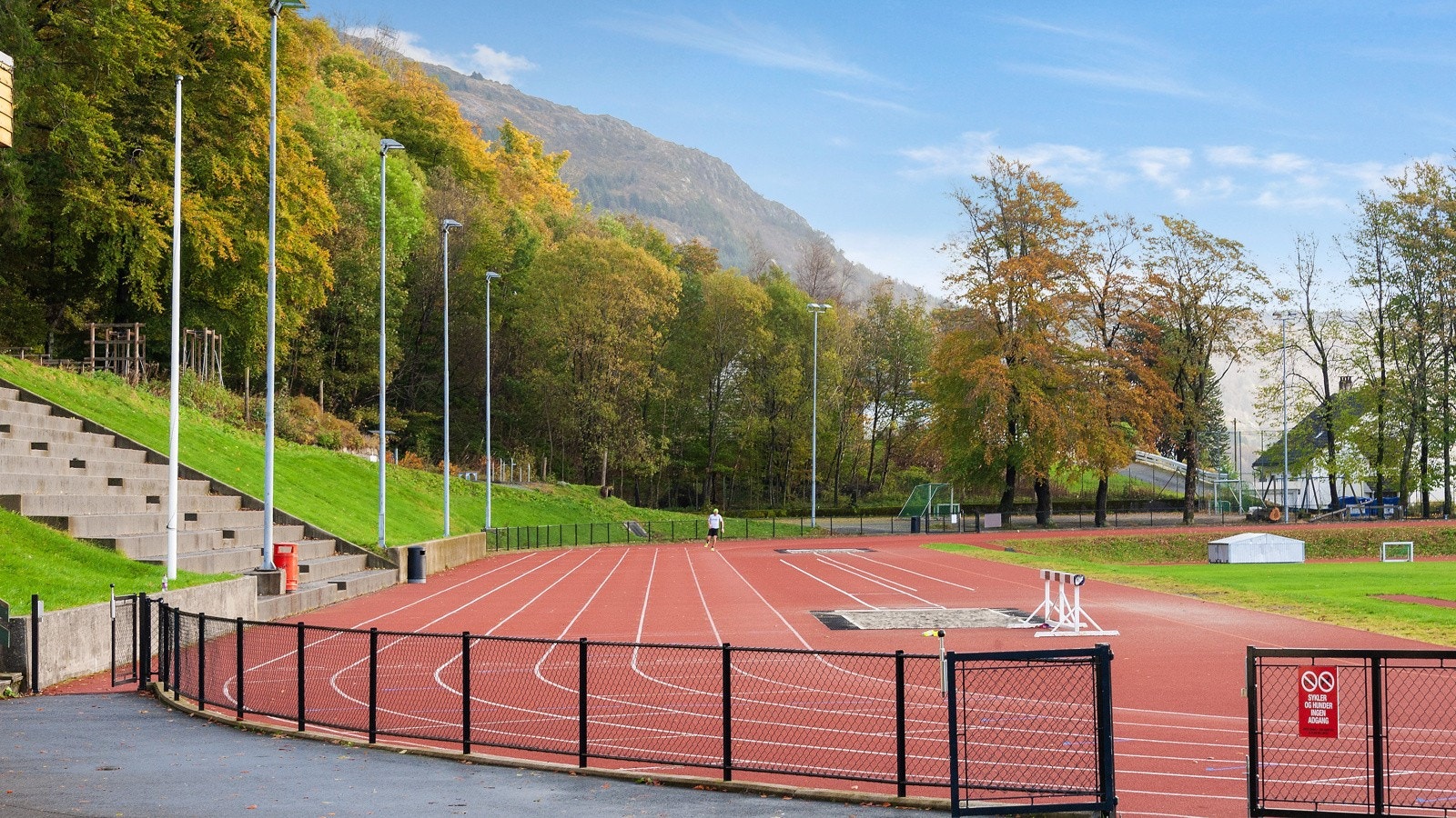 For de treningsglade er området perfekt med Skansemyren idrettsplass like i nærheten. Her er det løpebane, trapper for diverse øvelser, trampoliner, sandvolleyballbane etc. Galleribilde