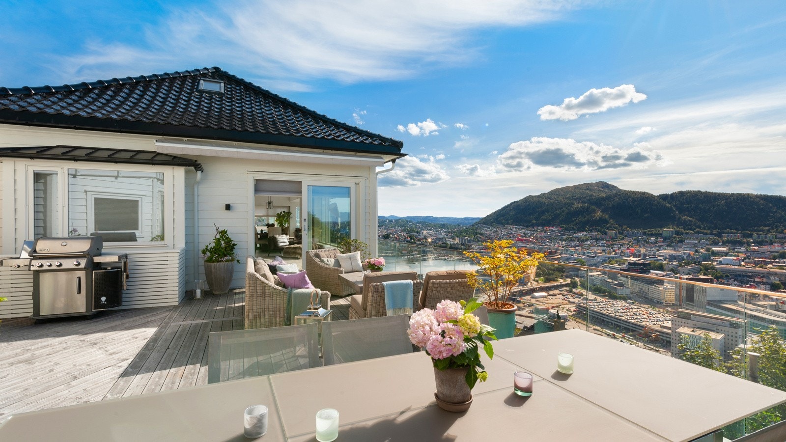 Endregårdsveien 10 fremstår som særdeles gjennomført både ute og inne. Galleribilde