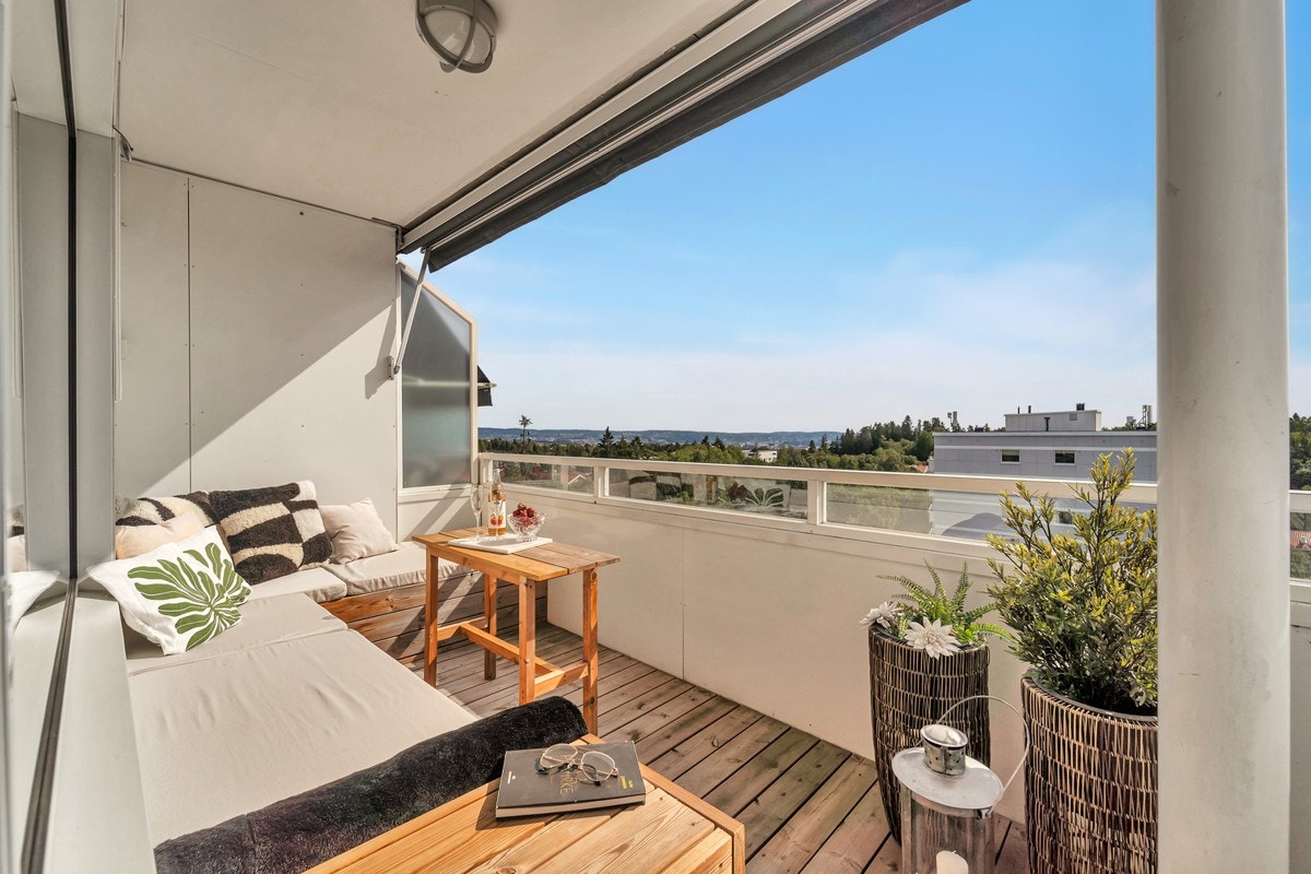 Sydvendt balkong på 7 m2 med fantastisk utsikt og mye sol. Galleribilde
