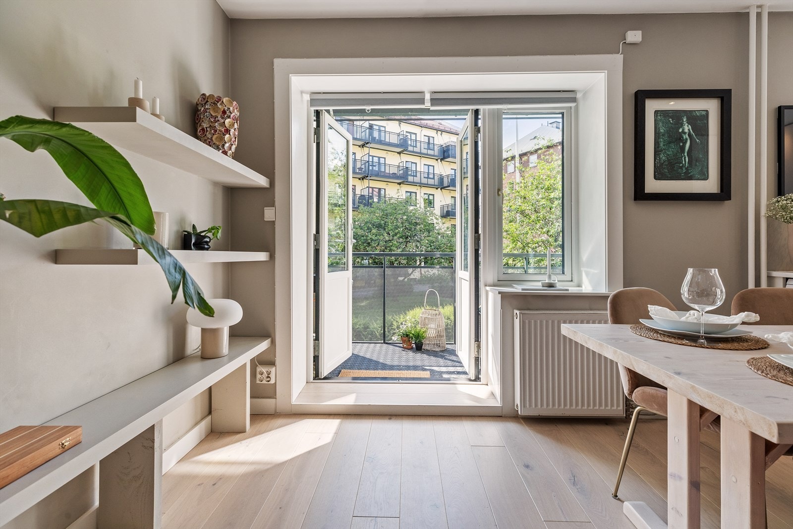 Velkommen til en lys og gjennomgående leilighet med en nydelig beliggenhet på øvre Grünerløkka Galleribilde