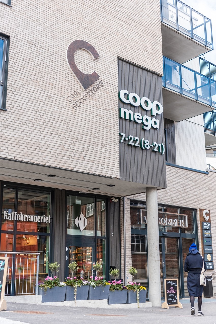 Carl Berner torg med både daligvarebutikk, kafé, handlemuligheter og ytterligere servicetjenester. Galleribilde