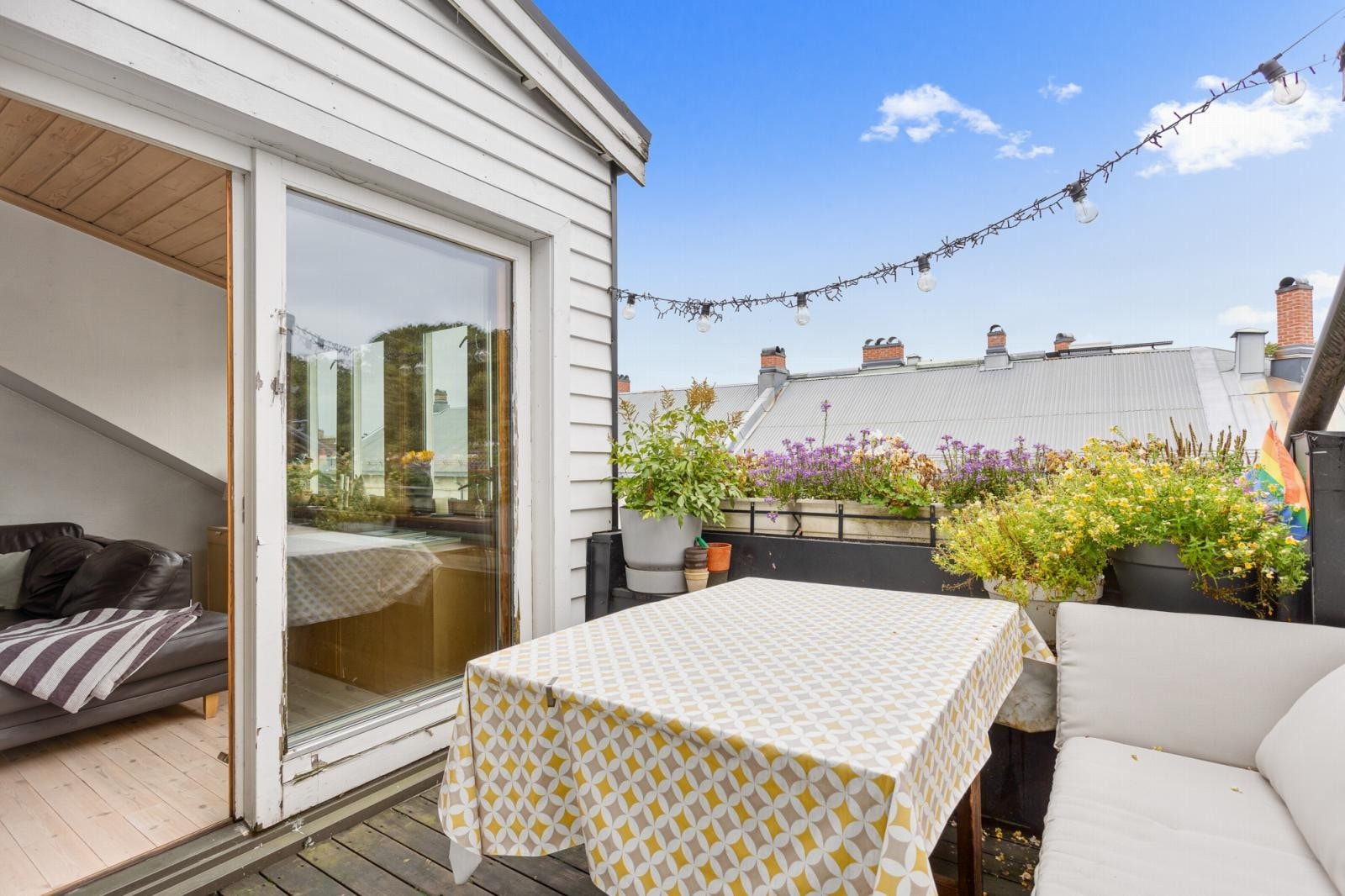 Takterrassen ligger i nordvestvendt retning og byr på flotte sol- og lysforhold. Galleribilde