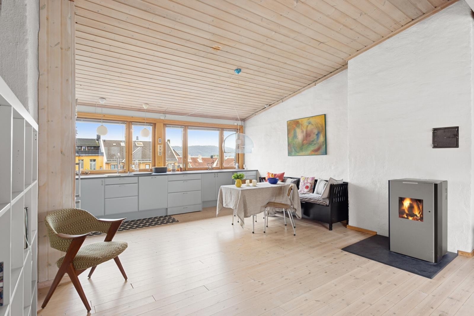 Moderne pelletsovn og oppusset pipeløp i 2020. Galleribilde