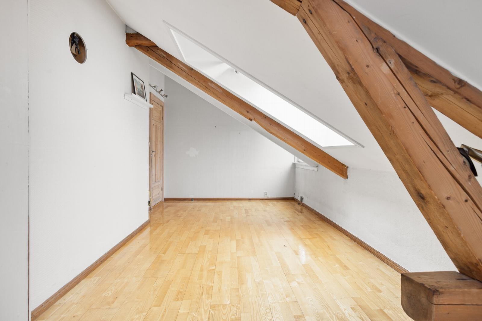 Loftstuen passer perfekt som stue, kontor/biblotek eller hobbyrom. Galleribilde