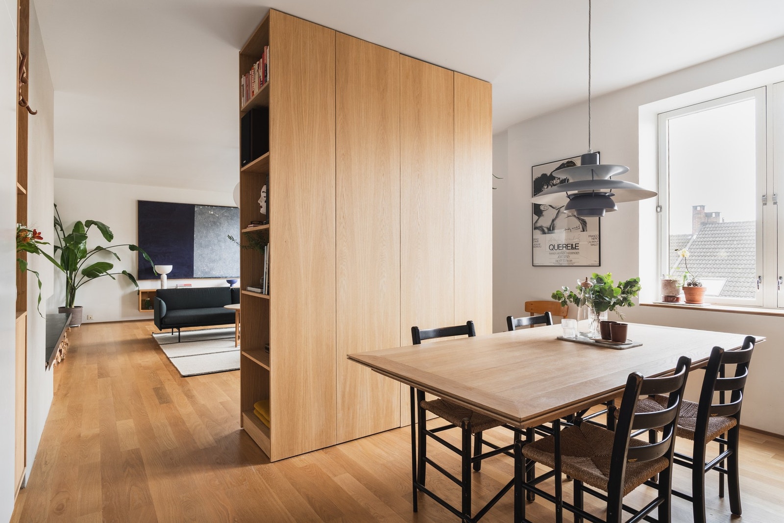 Sosial samlingsplass: God plass til spisebord. Galleribilde