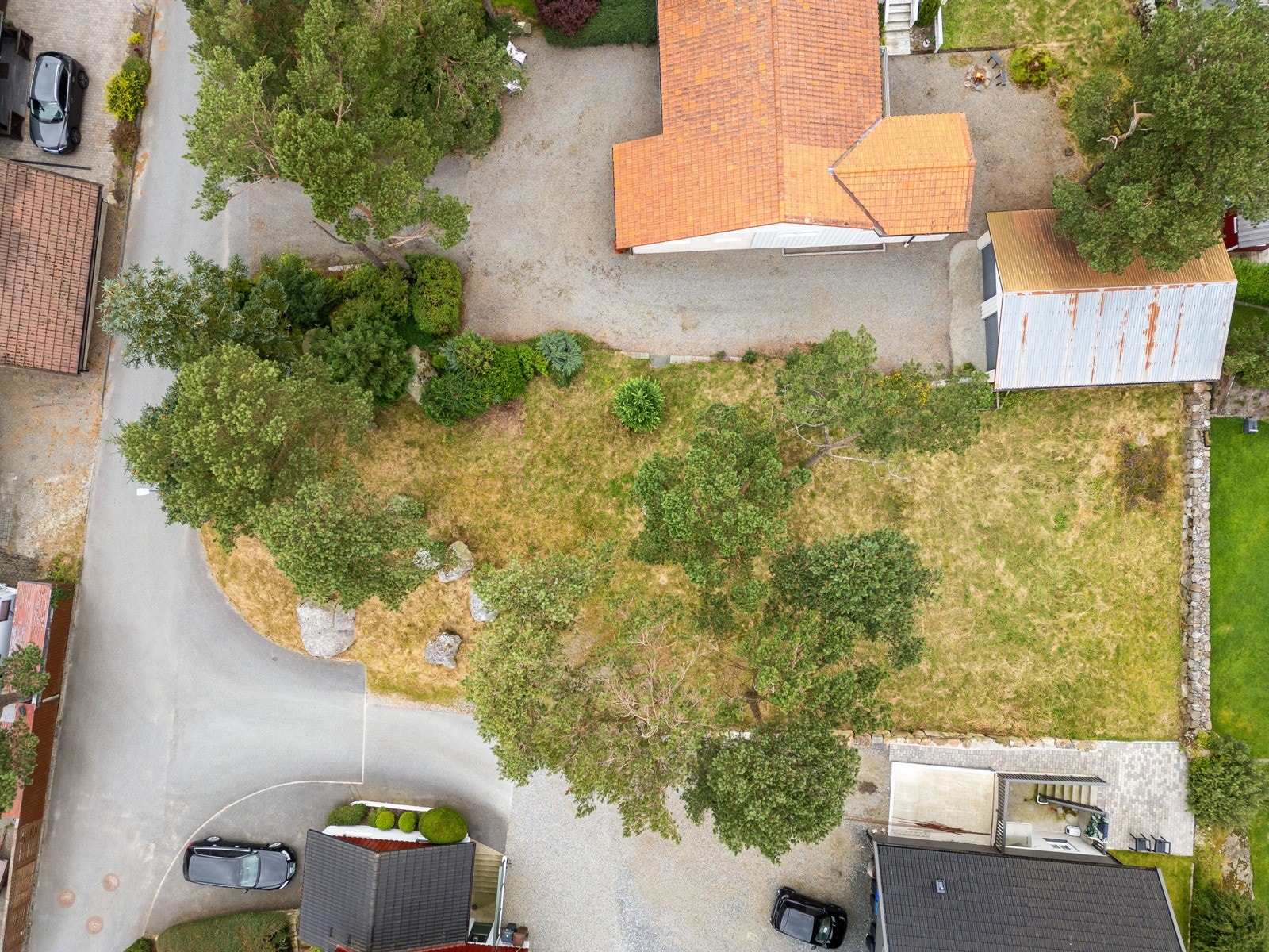 Dagligvarehandelen kan blant annet gjøres på Coop Prix som ligger ca. 550 m unna. Galleribilde