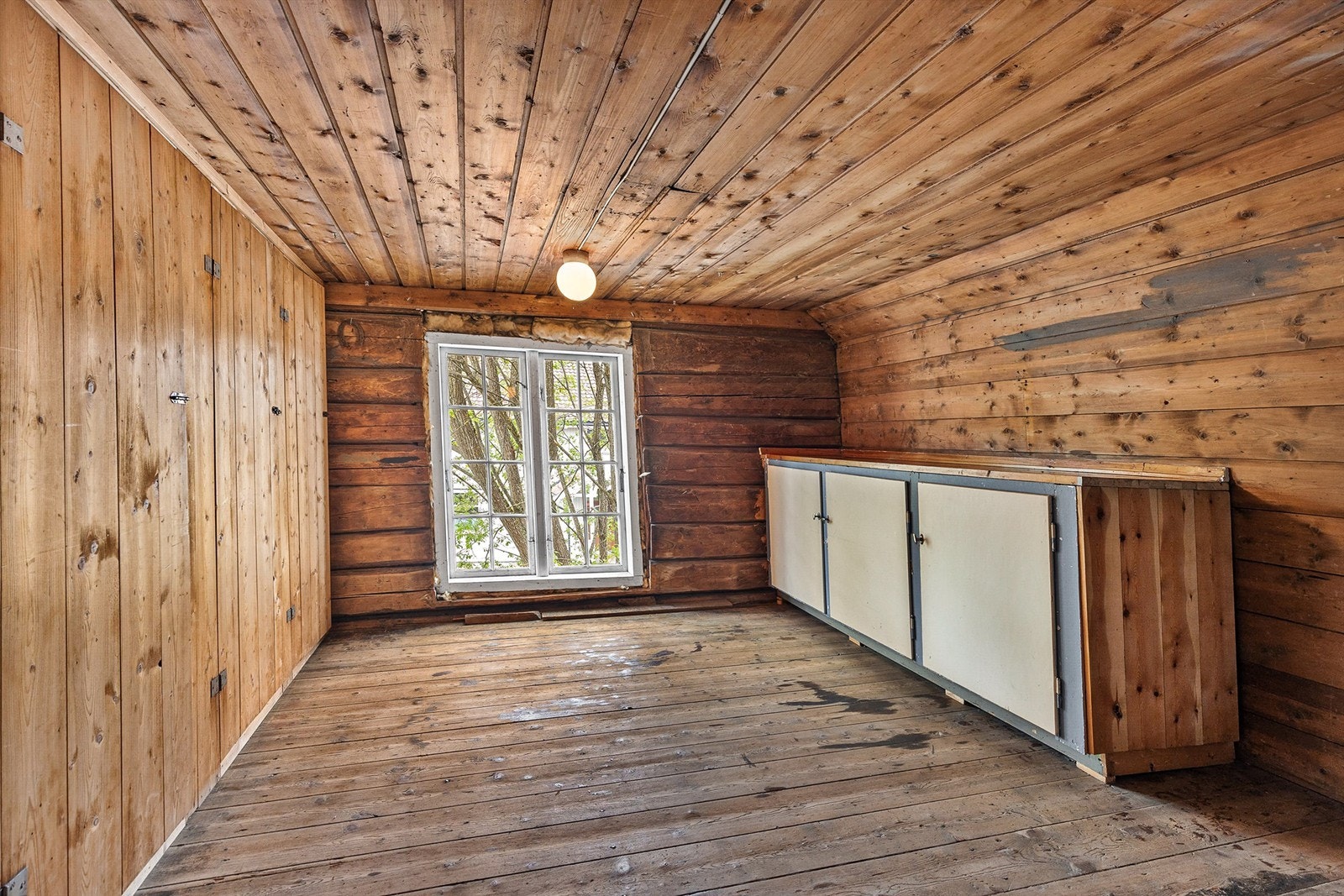Godt med lagringsplass på loft Galleribilde