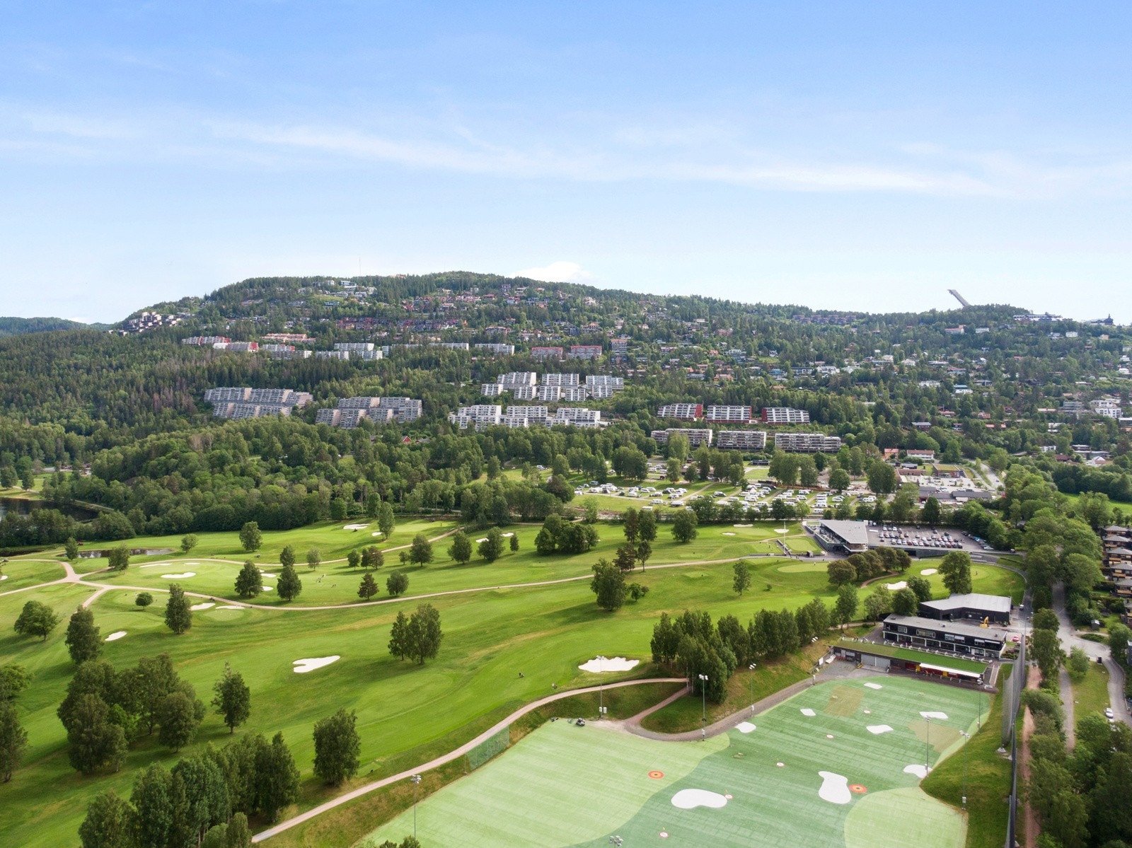 Leiligheten har en attraktiv beliggenhet på Holmenkollens solside med fantastiske tur- og rekreasjonsmuligheter i umiddelbar nærhet. Galleribilde