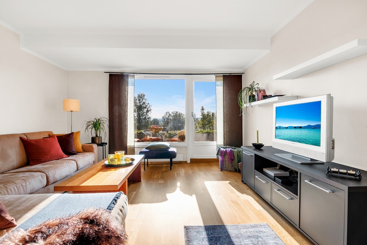 Overflater ble også malt rundt samme tid som parkett ble lagt. Galleribilde