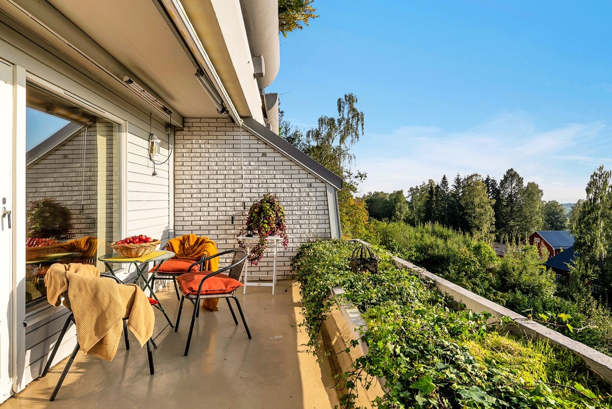 Leiligheten har en stor og solrik terrasse på 12 m2. Galleribilde