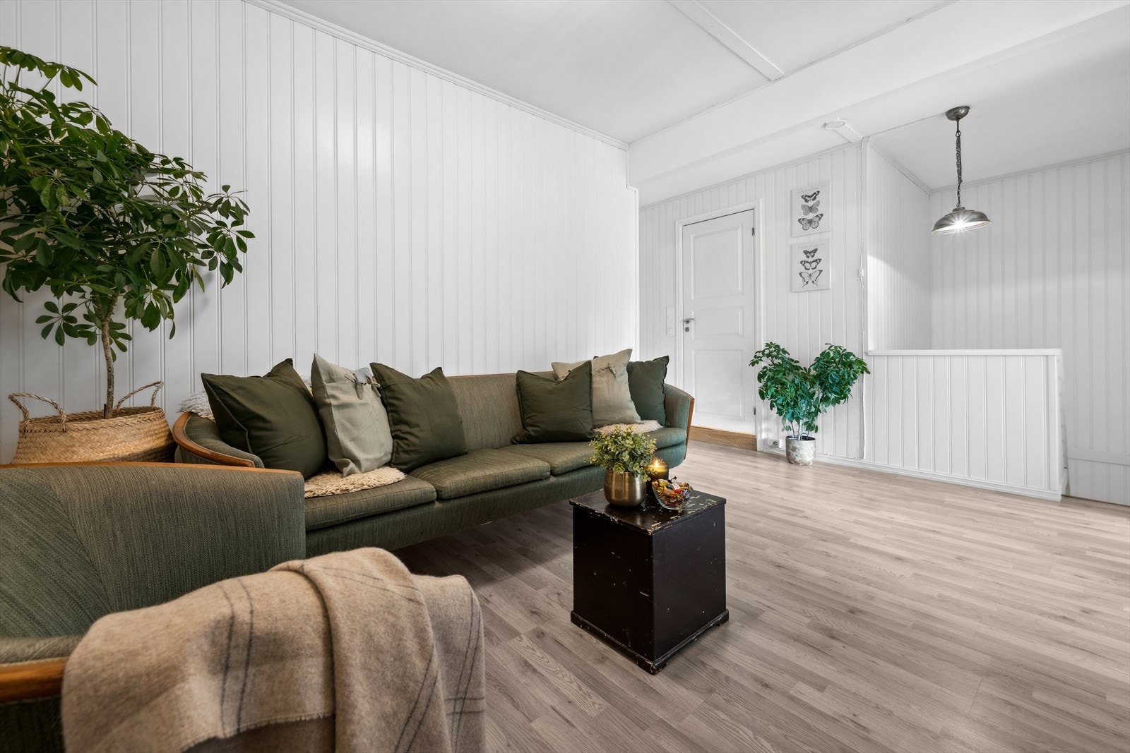 Pen loftstue med plass til sofa og tv-krok. Galleribilde