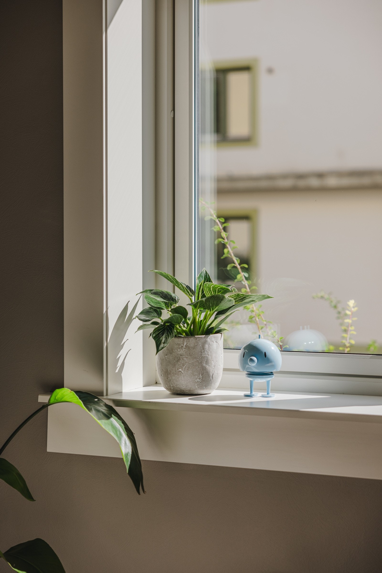 Legg ekstra merke til de dype vinduskarmene. Klassiske detaljer som vi er så glade i. Galleribilde