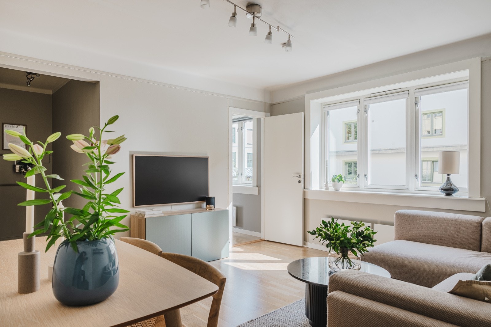 Fra stuen finner vi inngangen til soverommet. Galleribilde