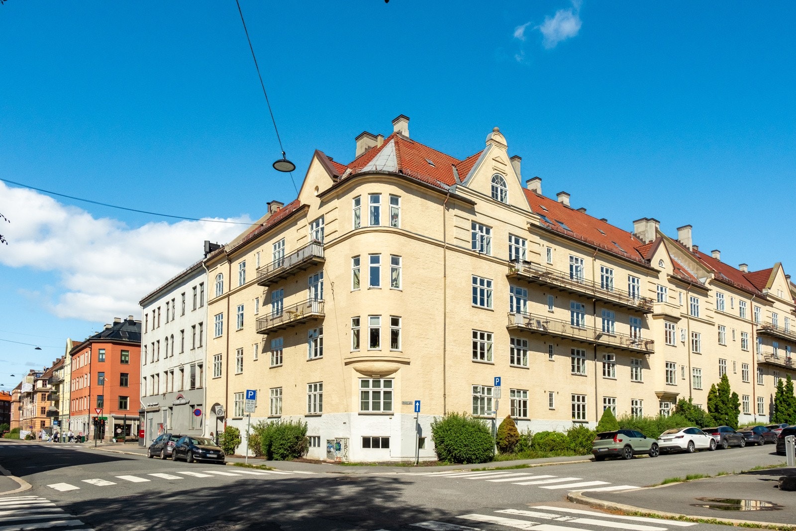 Leiligheten ligger sentralt til på Torshov i veletablert område, bestående hovedsaklig av klassiske bygårder. Galleribilde