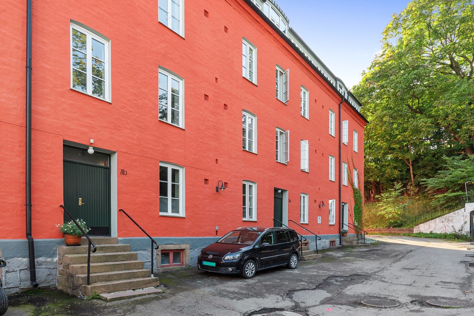 Fasaden ble malt for noen år siden. Galleribilde