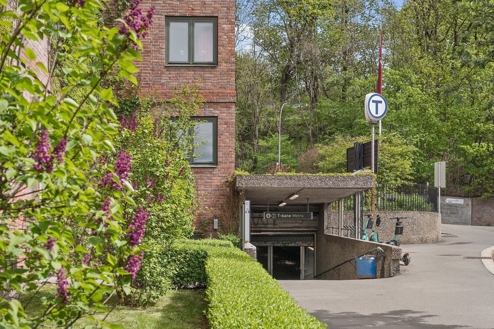 Nærområde: Kort gangavstand til T-bane på Carl Berner Galleribilde