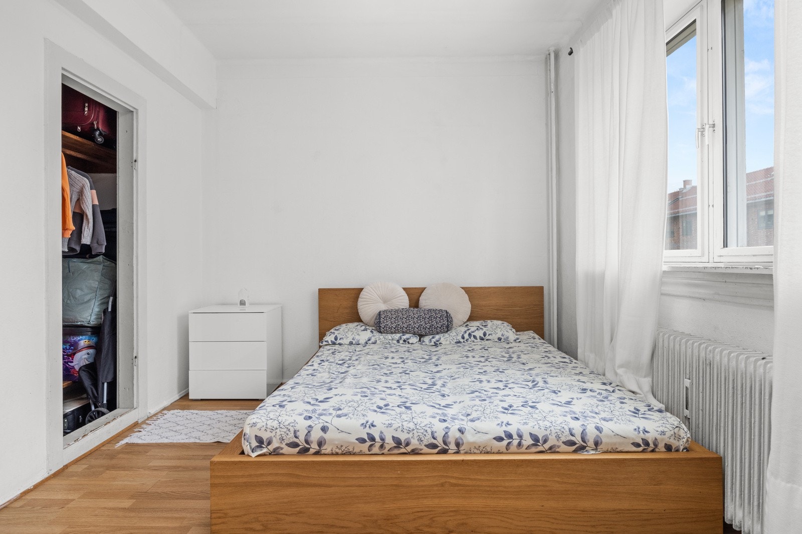 Praktisk innvendig kott med god oppbevaringsplass Galleribilde