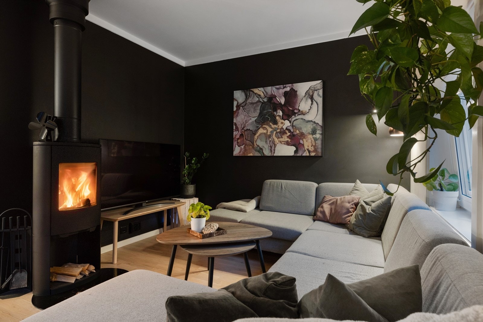 En koselig stuekrok i 1.etasje. Det er også en stue i boligens 2.etasje. Galleribilde