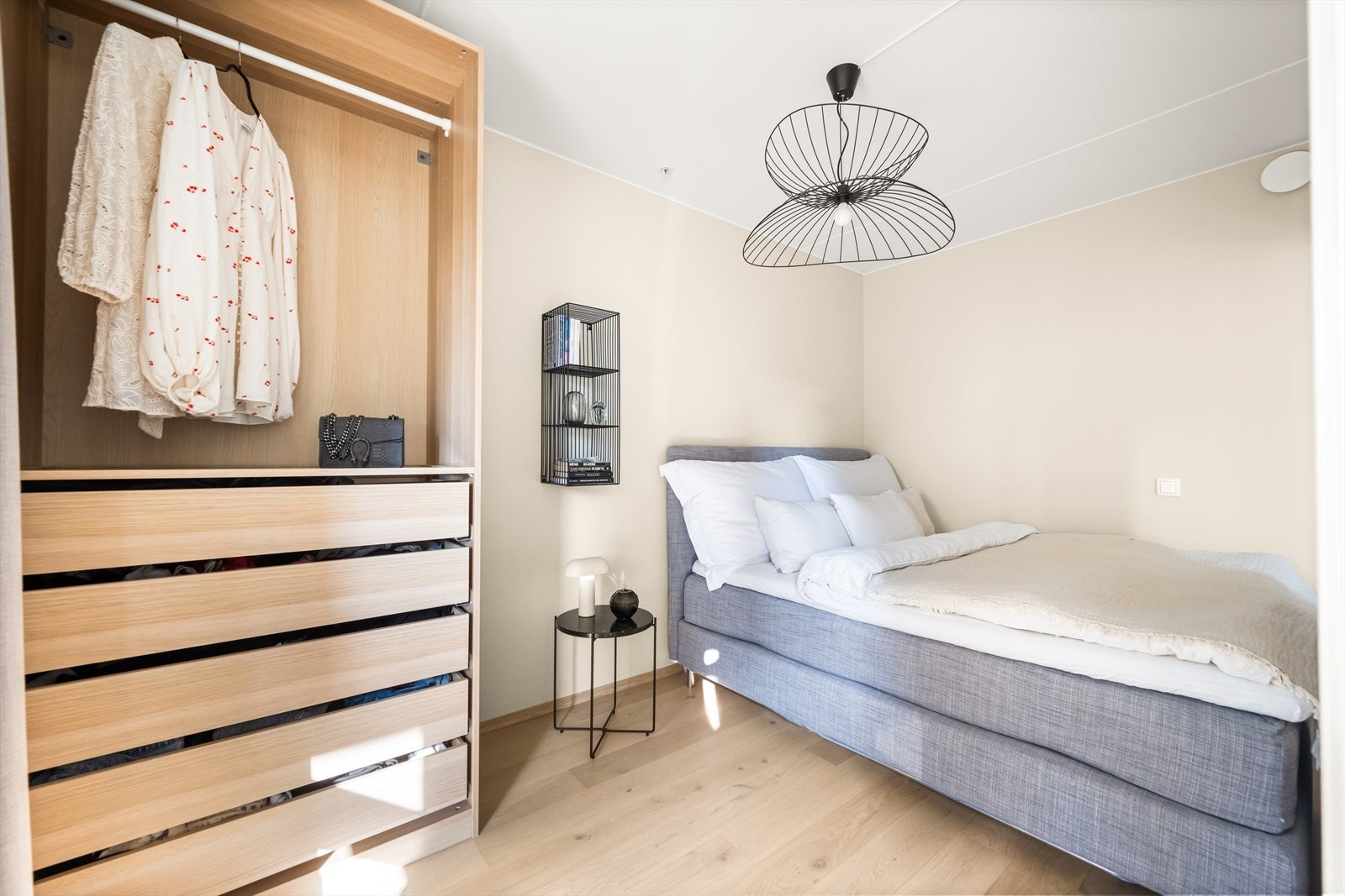 Innbydende soverom av god størrelse Galleribilde