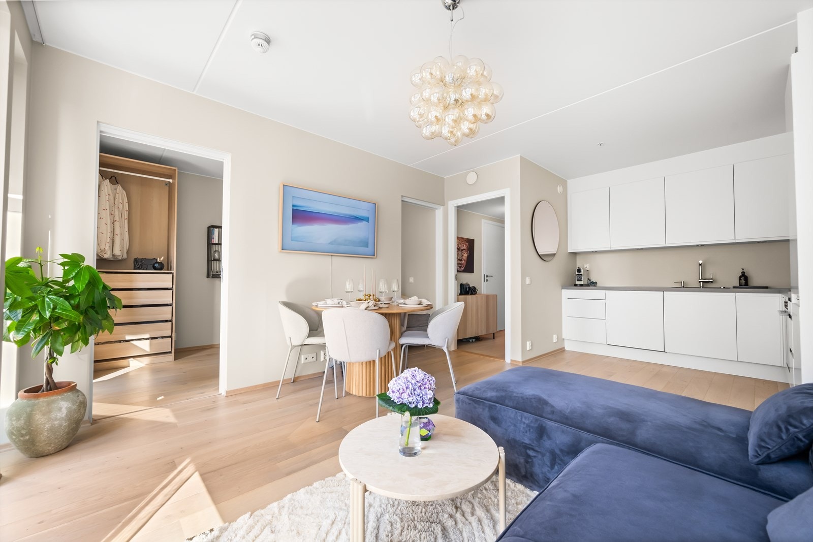 Leiligheten ligger i et bygg fra 2021, og holder høy standard med kun tilstandsgrad 1 Galleribilde