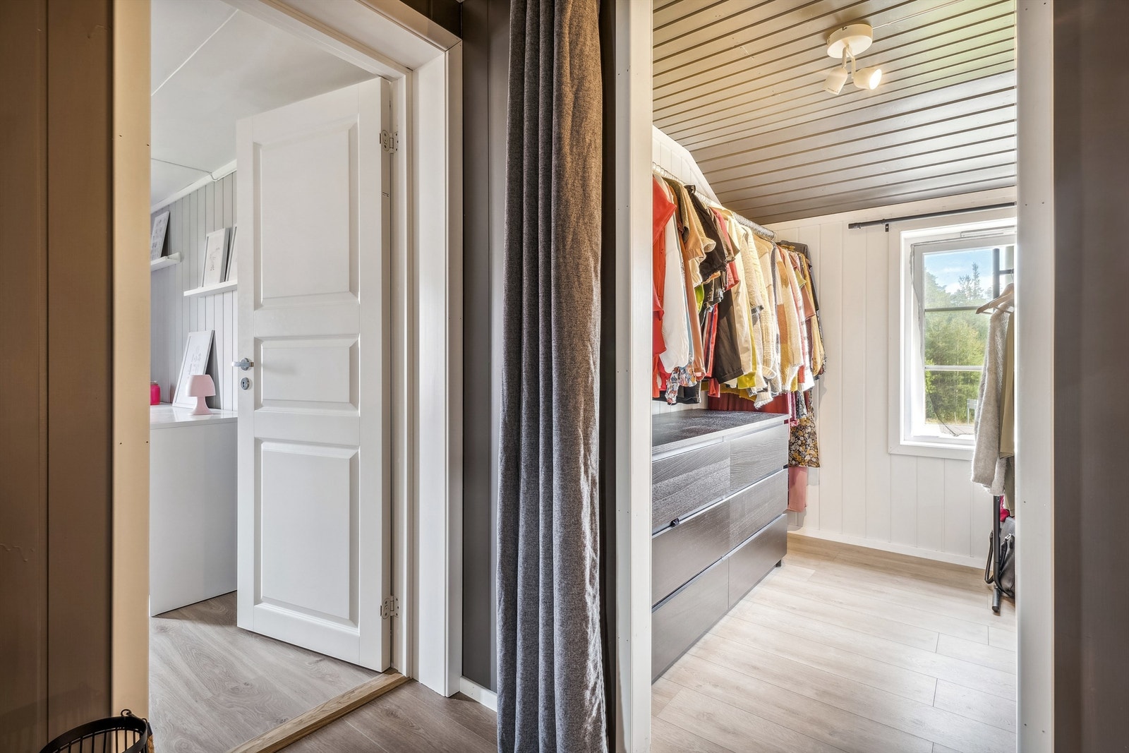 Walk-in closet og soverom Galleribilde