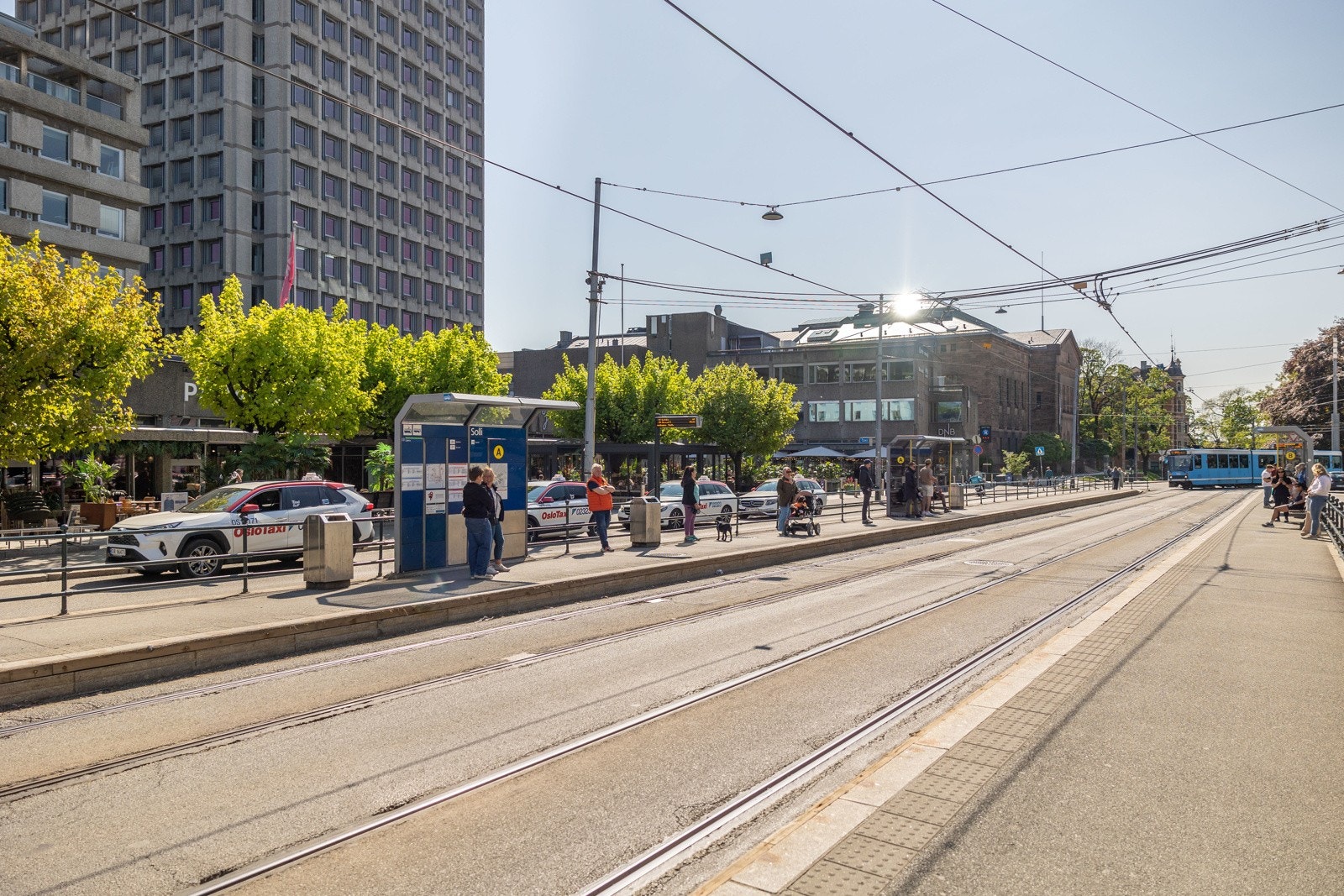 Solli plass med flere linjer av både trikk og buss. Galleribilde